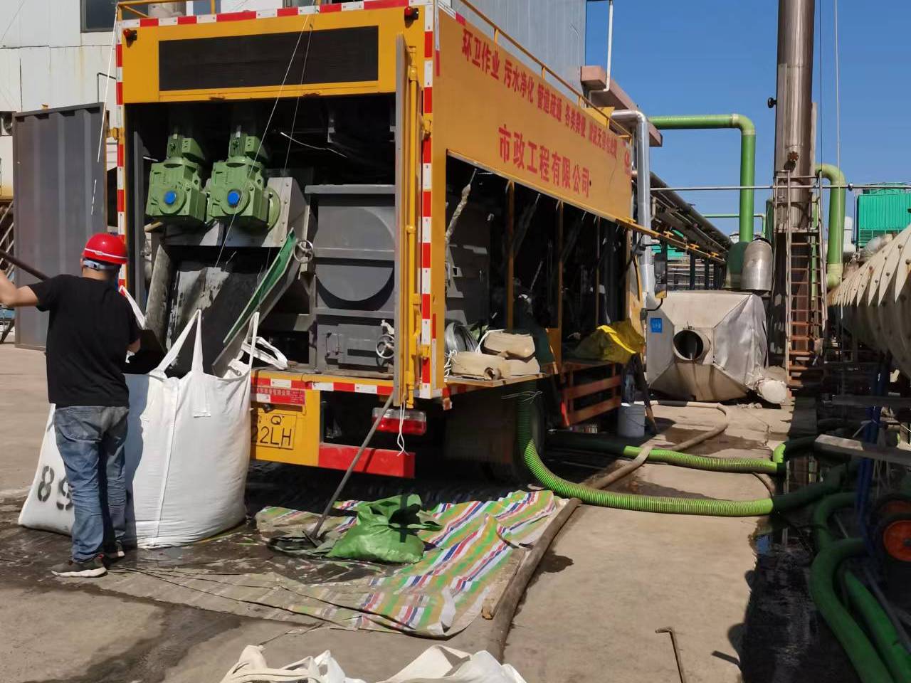 前海街道淤泥压干处理