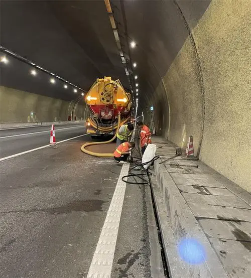 前海街道隧道排水渠清淤